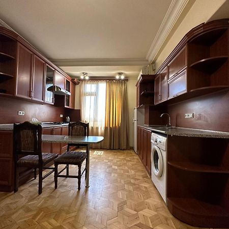 Luxuary Spacious 1Bedroom Apt,Centre Γιερεβάν Εξωτερικό φωτογραφία